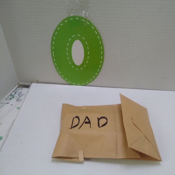 Vintage Glass Dad Paperweight from Avon / Fostoria Glass / Early 1980's Decor - Picture 5 of 5